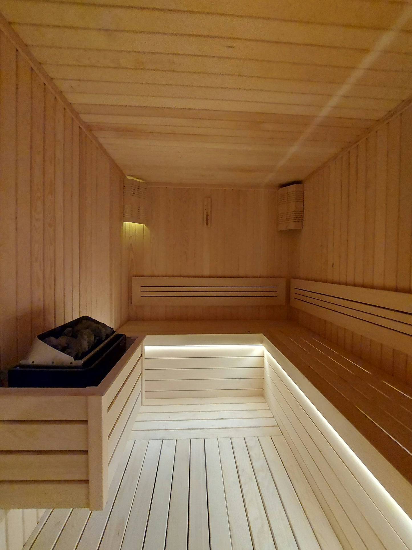 Horizon Hybrid 3-Person Sauna